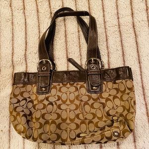 💯Authentic Coach signature handbag